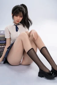 Urara - Bambola asiatica dell'amore in silicone integrale con cosplay uniforme da marinaio - immagine 2
