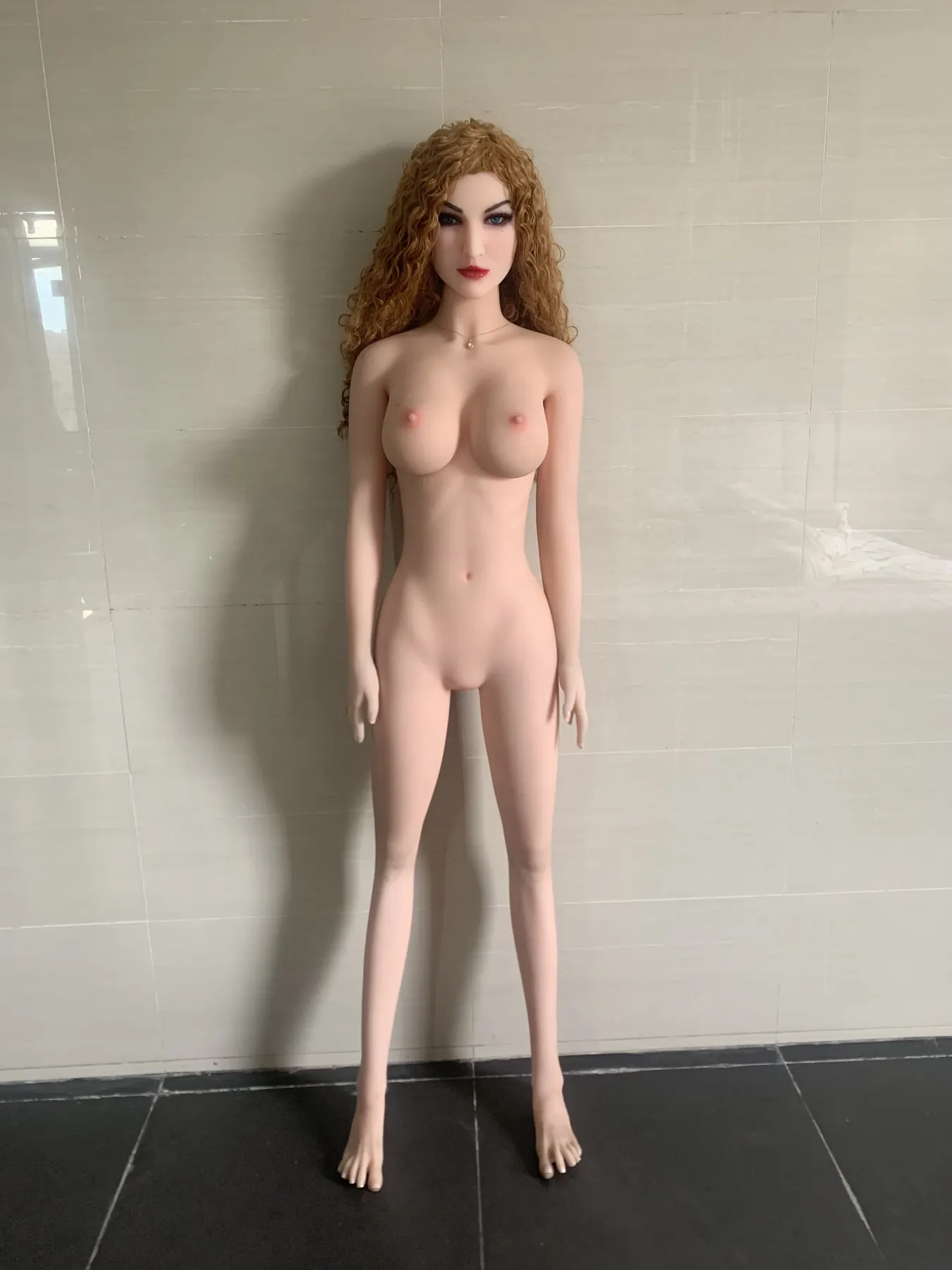 Faustine Vallier – Création AIBEI TPE 165 cm, visage B13, silhouette poitrine moyenne factory reference 1